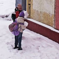 Апрель...Кто метче бросит снежок! :: Владимир 