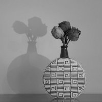 Сухие розы в керамической вазе. :: Татьяна Гнездилова