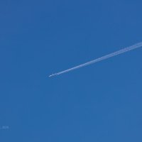 Самолёт в синем небе :: Александр Синдерёв