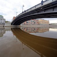 Кадашевская набережная 16 апреля :: Михаил Бибичков