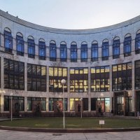 Внутренний дворик Российской национальной библиотеки СПб. :: Лилия *