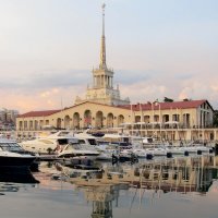 Отражение-Морской вокзал г Сочи :: Валерий 