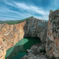 Изумрудный глаз Туимского провала: красота заброшенного рудника :: Роман Григорьев