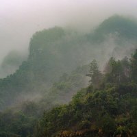 Горы Тяньаньмэнь в тумане :: Георгий А