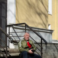 Портрет с фотоаппаратом на лестнице :: Александр Синдерёв