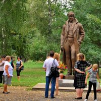 Трехметровый бронзовый памятник Есенину. :: Анастасия Смирнова