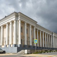 Вольск. Гостинный двор :: Олег Манаенков