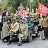 На Празднике Дня Победы в парке "Cосновый бор" (воспоминание) :: Галина Нестратова