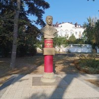 Феодосия. Памятник Константину Фёдоровичу Багаевскому. :: Пётр Чернега