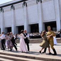 Майский вальс у стен музея Победы. :: Татьяна Помогалова Майский вальс у стен музея Победы. :: Татьяна Помогалова