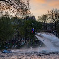 Флайборд в Юсуповском саду :: Ирина Соловьёва