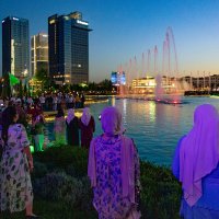 Вечер в Ташкенте. Фонтан в парке Tashkent City. :: Алексей Окунеев