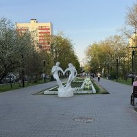 Жанровая скульптура «Любовь» в сквере Новой Москвы :: Ирэн 