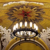 Люстра-канделябр в переходе ст. метро "Комсомольская" :: Татьяна Помогалова Люстра-канделябр в переходе ст. метро "Комсомольская" :: Татьяна Помогалова
