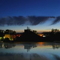 Рассвет в городе :: Виктор Савельев