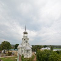 вид на церковь спаса нерукотворного  над святыми вратами :: Галина R...
