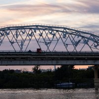 Мост Челюскинцев через реку Тура в Тюмени :: Любовь Сахарова Мост Челюскинцев через реку Тура в Тюмени :: Любовь Сахарова