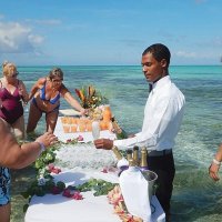 В Доминикане можно закусить не выходя из моря :: Елена 