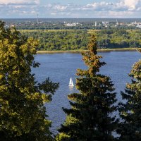 Парусник на Волге :: Александр Синдерёв
