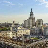 Вид с Казанского вокзала на высотку на Красных воротах :: Дмитрий Садов