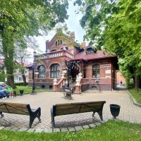 Домик привлекает внимание - музей. :: Alexey YakovLev Домик привлекает внимание - музей. :: Alexey YakovLev