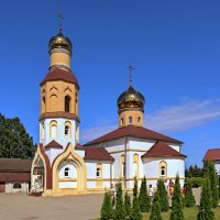 Колокольня и храм :: Сергей Карачин