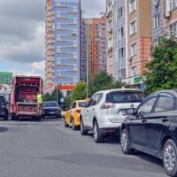 Узкие дороги во дворах :: Валерий Иванович