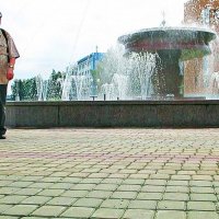 Август...Освежился у фонтана! :: Владимир 