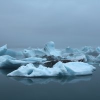 Ледяная лагуна Йёкюльсаурлоун у подножия ледника Ватнайёкюдль,
