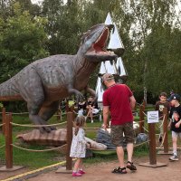 Парк Юрского периода в парке 850-летия Москвы.