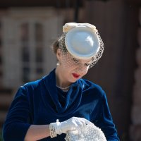 Ретро-праздник с показом моды 20-50-х годов.