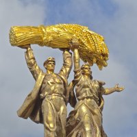 Тракторист и колхозница