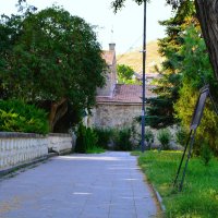 Феодосия. Летним утром на подворье церкви Сурб-Саркис.
