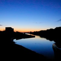 рассвет у воды :: Артём Евтюхов рассвет у воды :: Артём Евтюхов