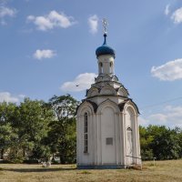 Часовня в память об упокоившихся на приходском кладбище :: Татьяна Машошина