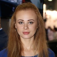 Портрет, снят на мероприятии