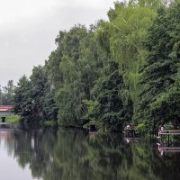 Речка Черная в парке Луховиц образовала небольшой пруд