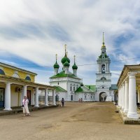 Кострома. Торговые ряды. Церковь Спаса в Рядах