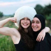 Подруги -ровестницы