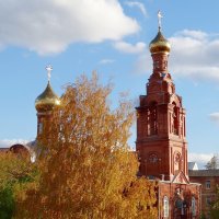 Храм Феодоровской иконы Божий Матери г. Коврова осенью.