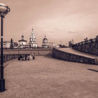 Многоярусная набережная реки Ангара в Иркутске