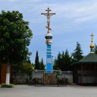 Феодосия. Поклонный крест на подворье храма Архистратига Михаила.