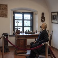 Князь Святополк-Мирский в своём кабинете