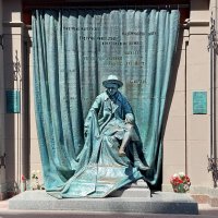 Памятник Евгению Вахтангову