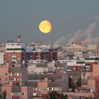 Луна над городом