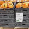 Такие вот яблоки крупные растут в Сербии :: Валерий Иванович