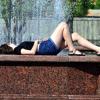 У фонтана в жаркий день. :: Михаил К
