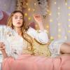 Фотосессия портрета девушки в студии: романтичные позы и цветочные идеи в Москве :: Александр ALDemch Демченко