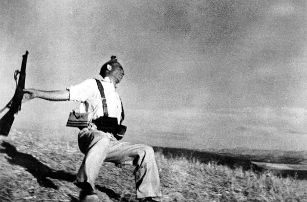 Цитаты о фотографии. Robert Capa