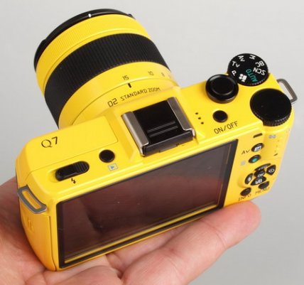 Новинки фото техники: Новая беззеркалка Pentax Q7